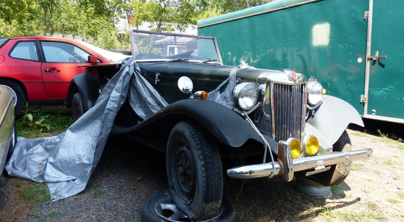 Illustration for article titled A Michigan Town Is Forcing This Man To Sell 20 Old Cars Off His Property Every Month